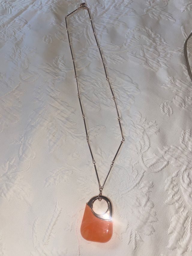 Colgante oro y piedra naranja