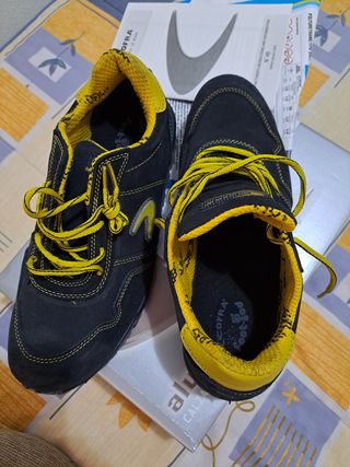 Botines seguridad COFRA negras y amarillas 
