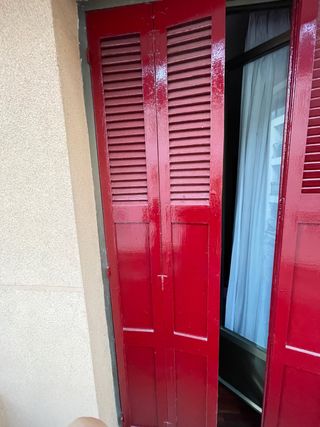 Contraventanas rojas