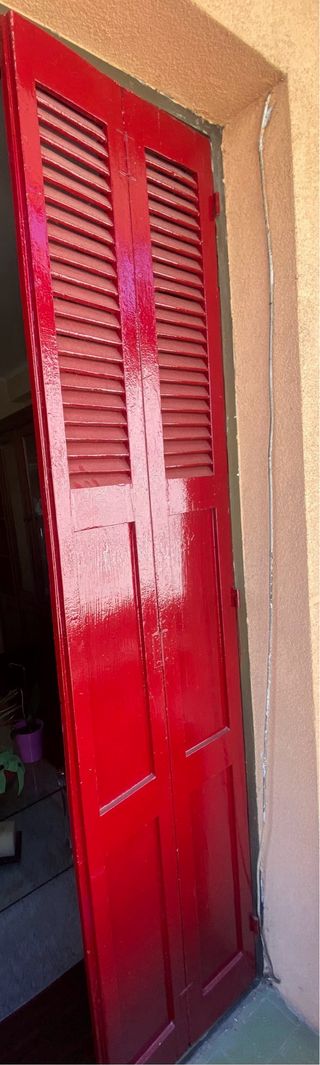 Contraventanas rojas