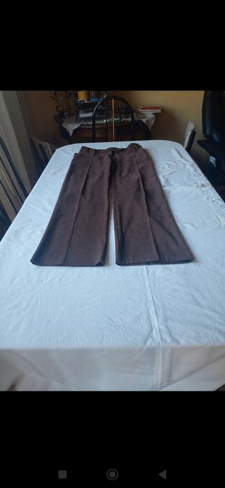 Pantalón marrón ancho