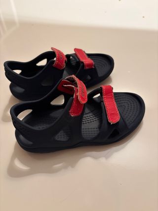 Sandalias Crocs niño C11 azul/rojo