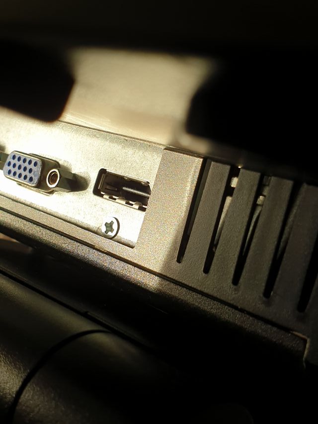 Monitor HP EliteDisplay E221c