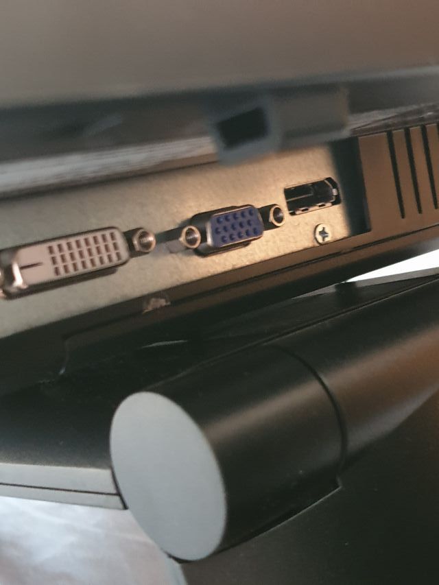 Monitor HP EliteDisplay E221c