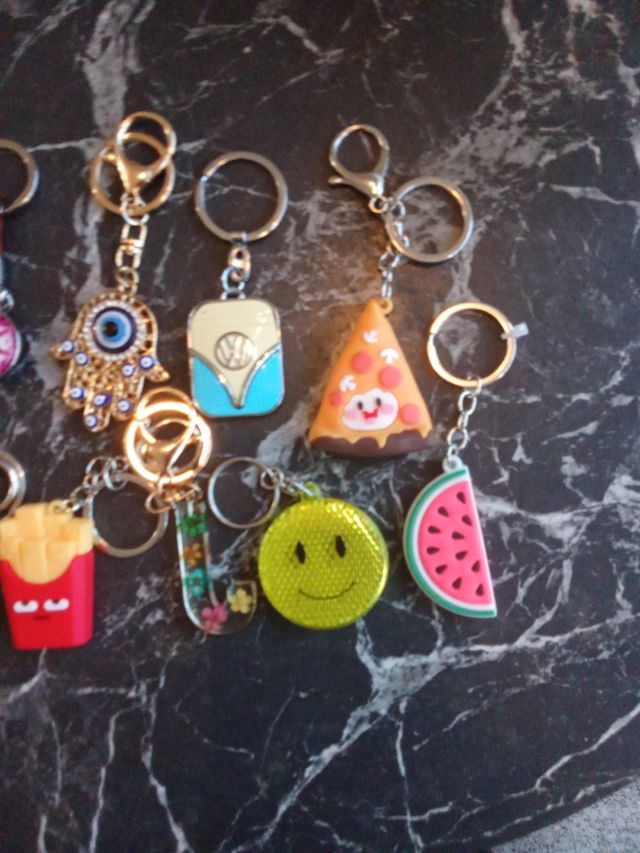 Set di 10 portachiavi divertenti e originali Lotto 3