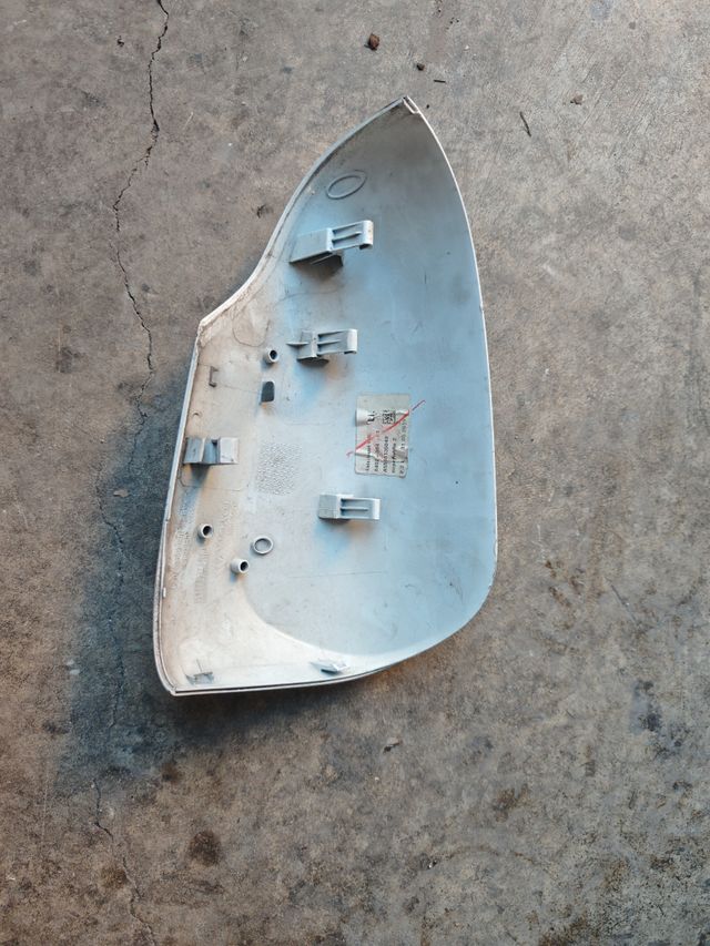 Tapa espejo izquierdo Toyota Yaris 2019