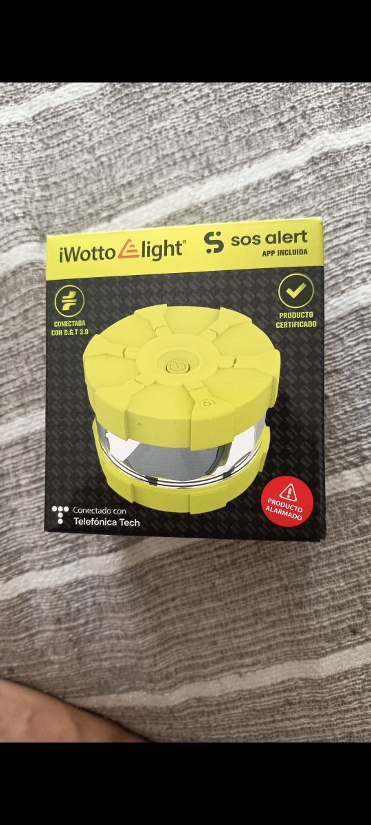 Luz d emergencia(conectada con DGT)pilas incluídas