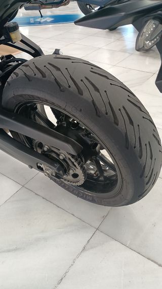 Yamaha XSR 700 color 60 aniversario.