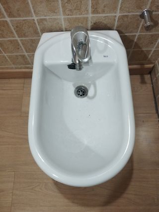 Bidé Roca con grifo