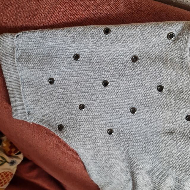 Camiseta gris tachuelas Talla XS/S