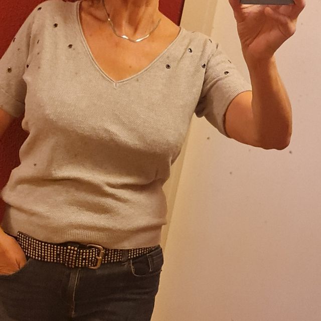 Camiseta gris tachuelas Talla XS/S