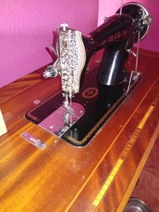 Máquina de coser Alfa de madera