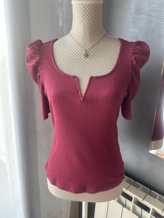 Camiseta granate manga abullonada talla M