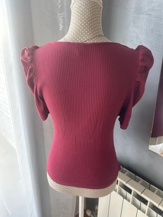 Camiseta granate manga abullonada talla M