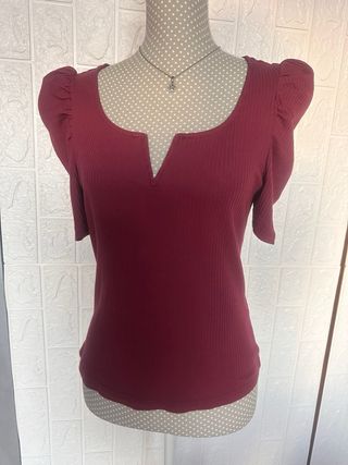 Camiseta granate manga abullonada talla M