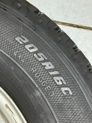 Llantas con neumáticos Mitsubishi L200 205R16C