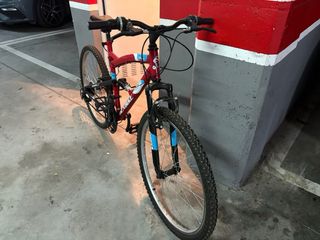 Bicicleta de montaña 26 roja