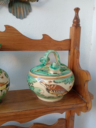 Mueble cantarera con cerámica Talavera