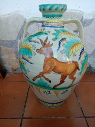 Mueble cantarera con cerámica Talavera