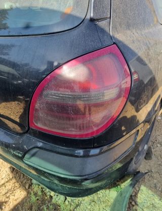 Piloto trasero derecho Nissan Almera