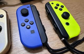 Nintendo Switch OLED + 4 Joy-Con + Mando Pro