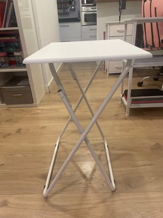 Mesa auxiliar plegable blanca