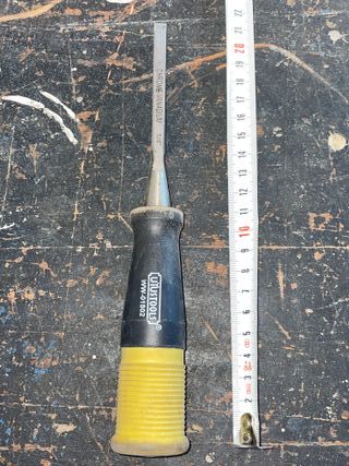 Formón 1/4” acero cromo-vanadio.