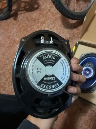 Altavoces para vehículo