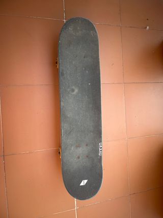 Skate Negro con Logo Blanco