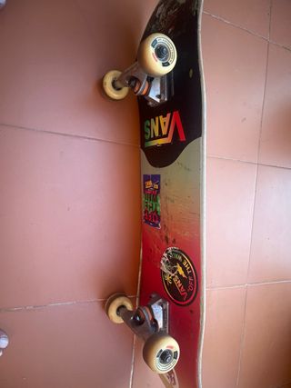 Skate Negro con Logo Blanco