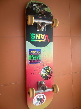 Skate Negro con Logo Blanco