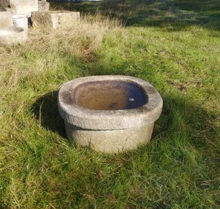 Pila Redondeada de Granito con Borde