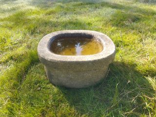 Pila Redondeada de Granito con Borde