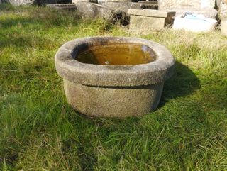 Pila Redondeada de Granito con Borde