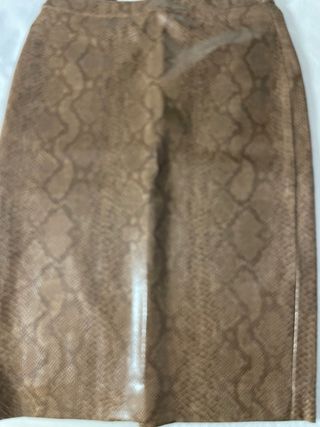 Falda tubo de Zara efecto piel serpiente
