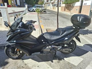 Kymco AK 550 Maxi-scooter