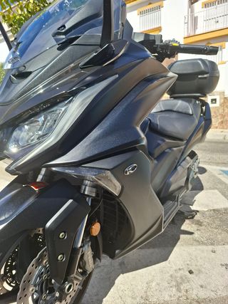 Kymco AK 550 Maxi-scooter