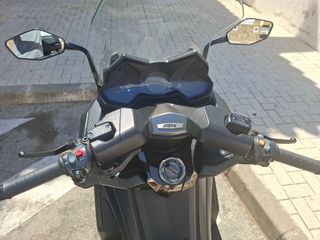 Kymco AK 550 Maxi-scooter