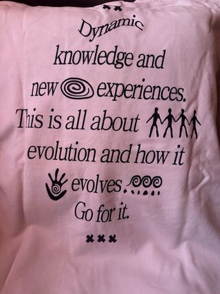 Camiseta blanca con estampado Love around