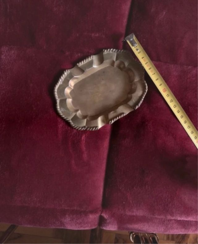 Posacenere in ottone con bordo a corda