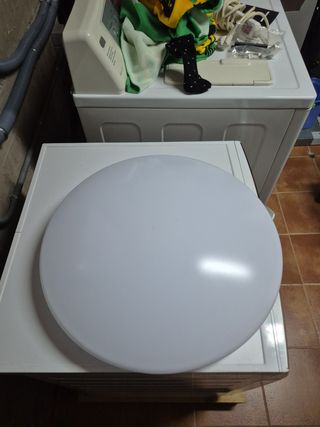 Lámpara LED Philips redonda. De 40 cm. Prácticamen