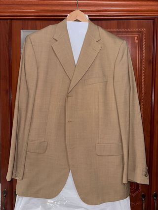 Traje completo de hombre. Crema. Talla 52