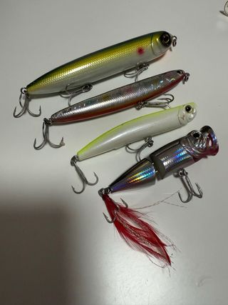 4 señuelos de pesca de superficie