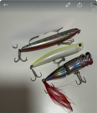 3 señuelos de pesca de superficie