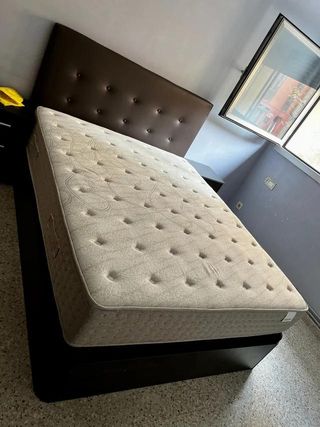 Cama alta gama colchon oscuro negro marron