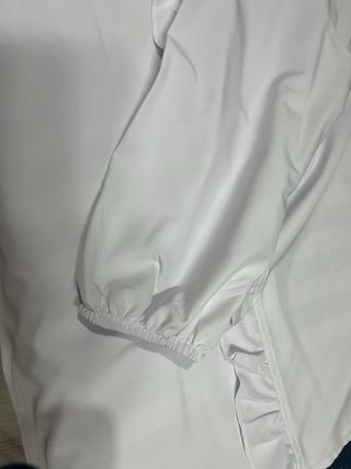 Blusa blanca con volantes nueva