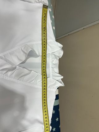 Blusa blanca con volantes nueva