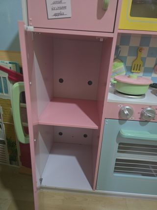 Cocinita de juguete grande casi nueva