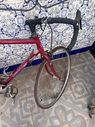 Bicicleta de carretera L30 Roja