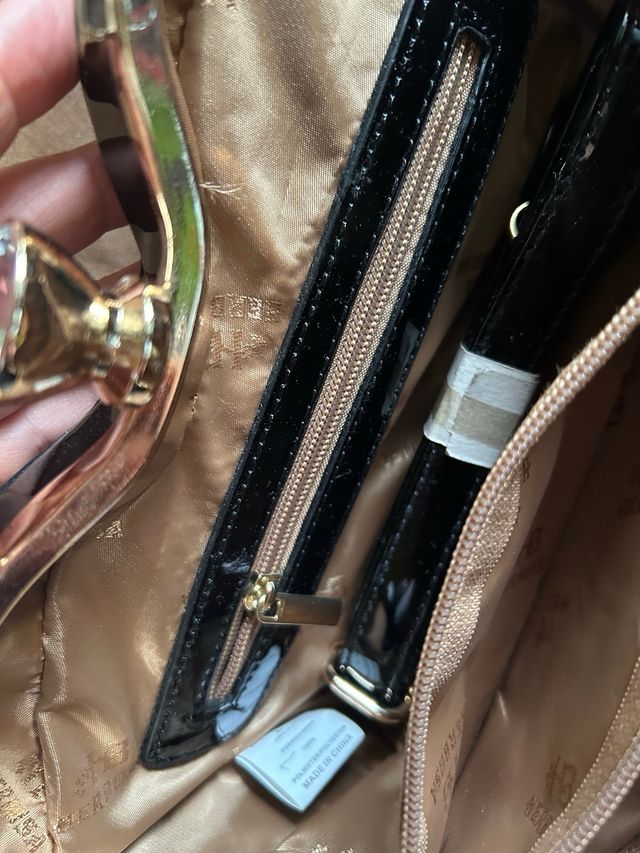 Bolso de fiesta negro y dorado